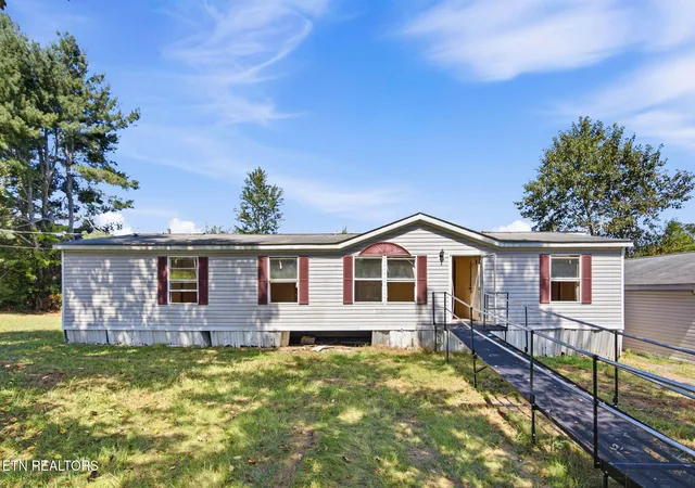 Photo 2 of Sale Pending at 341 Cedar Crst Ln, Friendsville, TN 37737 | MLS# 1355707 | Listing updated on 2026-10-02