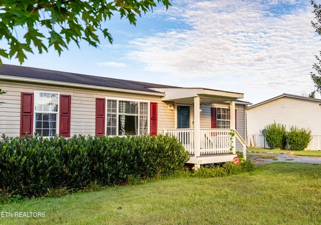 Photo 1 of Sale Pending at 1229 Mountain View Cir, Maryville, TN 37801 | MLS# 1355278 | Listing updated on 2026-09-16