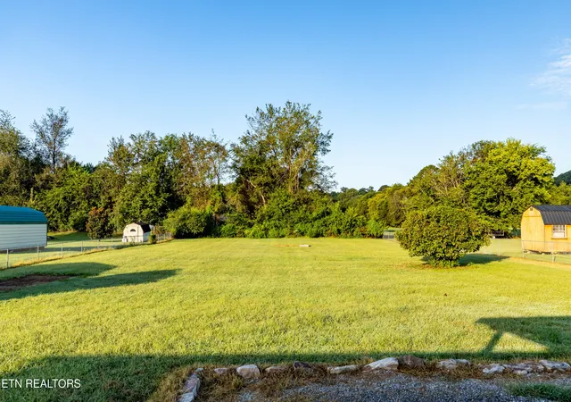 Photo 2 of Sale Pending at 1229 Mountain View Cir, Maryville, TN 37801 | MLS# 1355278 | Listing updated on 2026-09-16