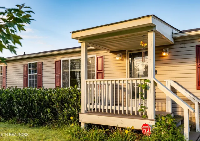 Photo 3 of Sale Pending at 1229 Mountain View Cir, Maryville, TN 37801 | MLS# 1355278 | Listing updated on 2026-09-16