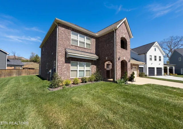 Photo 3 of Single family home for sale at 2714 Green Ash Ln, Knoxville, TN 37932 | MLS# 1355270 | Listing updated on 2026-09-27