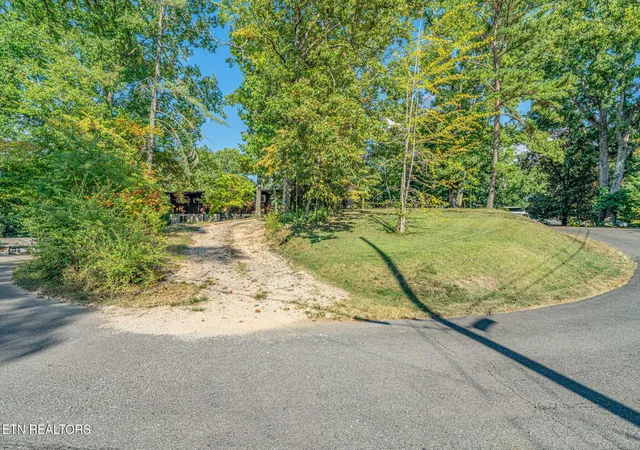 Photo 3 of Single family home for sale at 106 Elliott Cir, Oak Ridge, TN 37830 | MLS# 1355311 | Listing updated on 2026-10-08