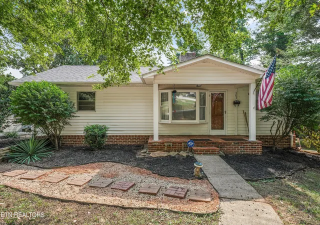 Photo 1 of Sale Pending at 303 W Outer Dr, Oak Ridge, TN 37830 | MLS# 1356311 | Listing updated on 2026-09-25