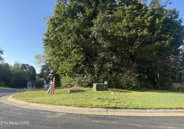Photo 2 of Sale Pending at 108 Nowata Dr, Loudon, TN 37774 | MLS# 1355196 | Listing updated on 2026-10-08