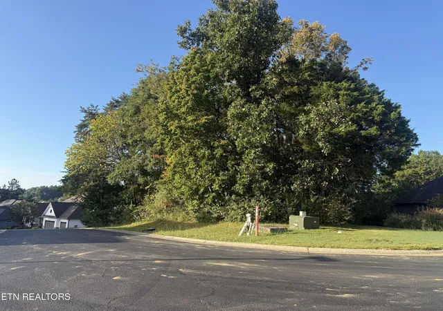 Photo 3 of Sale Pending at 108 Nowata Dr, Loudon, TN 37774 | MLS# 1355196 | Listing updated on 2026-10-08