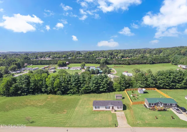 Photo 2 of Single family home for sale at 933 Ridgeview Rd, Maryville, TN 37801 | MLS# 1355444 | Listing updated on 2026-09-16