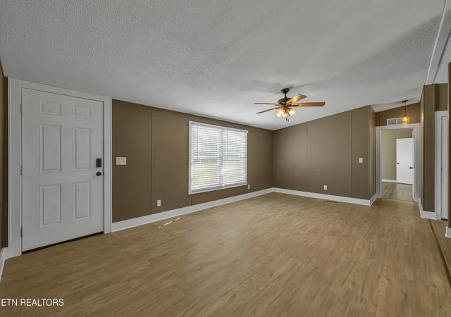 Photo 3 of Single family home for sale at 933 Ridgeview Rd, Maryville, TN 37801 | MLS# 1355444 | Listing updated on 2026-09-16