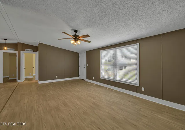 Photo 3 of Single family home for sale at 933 Ridgeview Rd, Maryville, TN 37801 | MLS# 1355444 | Listing updated on 2026-09-16