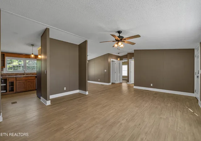 Photo 4 of Single family home for sale at 933 Ridgeview Rd, Maryville, TN 37801 | MLS# 1355444 | Listing updated on 2026-09-16