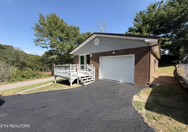 Photo 2 of Single family home for sale at 157 Neely Dr, Tazewell, TN 37879 | MLS# 1355211 | Listing updated on 2026-09-12