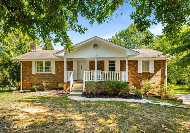 Photo 1 of Sale Pending at 1320 Hopewell Rd, Knoxville, TN 37920 | MLS# 1355418 | Listing updated on 2026-09-20