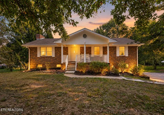 Photo 3 of Sale Pending at 1320 Hopewell Rd, Knoxville, TN 37920 | MLS# 1355418 | Listing updated on 2026-09-20