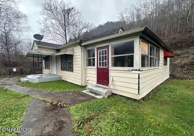 Photo 2 of Single family home for sale at 13086 Ky 38, Evarts, KY 40828 | MLS# 1355217 | Listing updated on 2026-09-11