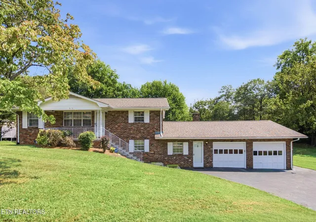 Photo 2 of Single family home for sale at 1720 Vada Cir, Knoxville, TN 37912 | MLS# 1355255 | Listing updated on 2026-10-01
