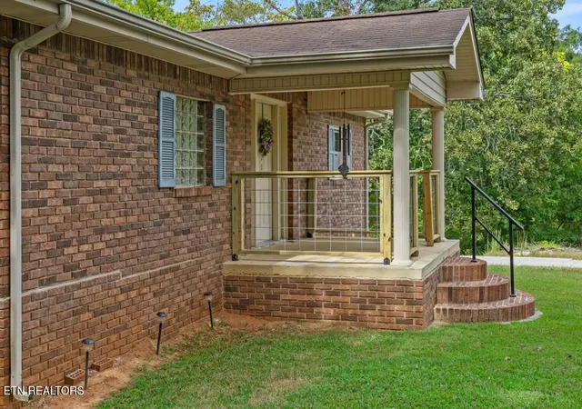 Photo 2 of Single family home for sale at 1020 Bledsoe Dr, Etowah, TN 37331 | MLS# 1355266 | Listing updated on 2026-09-11
