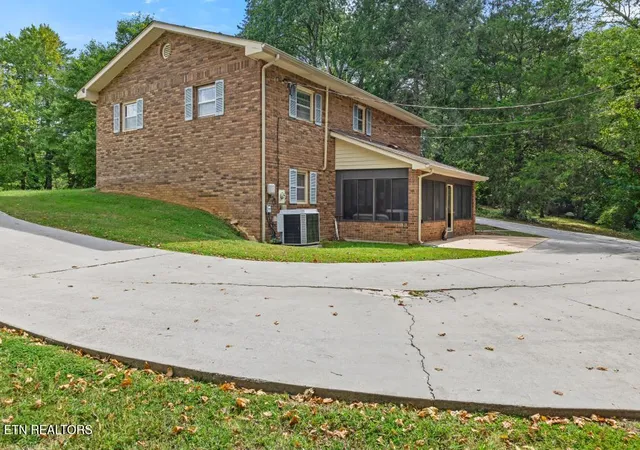 Photo 3 of Single family home for sale at 1020 Bledsoe Dr, Etowah, TN 37331 | MLS# 1355266 | Listing updated on 2026-09-11