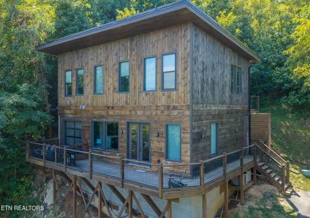 Photo 1 of Single family home for sale at 809 Chestnut Dr, Gatlinburg, TN 37738 | MLS# 1355280 | Listing updated on 2026-09-12
