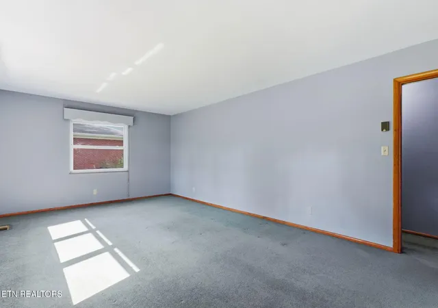 Photo 3 of Single family home for sale at 411 Woodland Dr, Clinton, TN 37716 | MLS# 1355290 | Listing updated on 2026-09-22