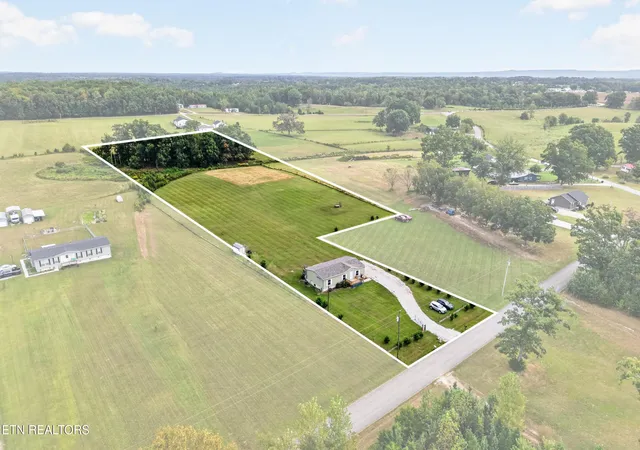 Photo 2 of Single family home for sale at 2641 Wildcat Rd, Sparta, TN 38583 | MLS# 1355303 | Listing updated on 2026-09-12