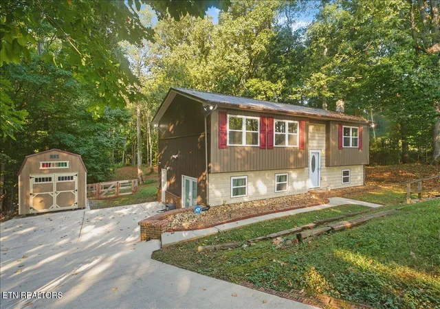 Photo 1 of Sale Pending at 6901 Howard School Rd, Maryville, TN 37801 | MLS# 1355621 | Listing updated on 2026-09-18