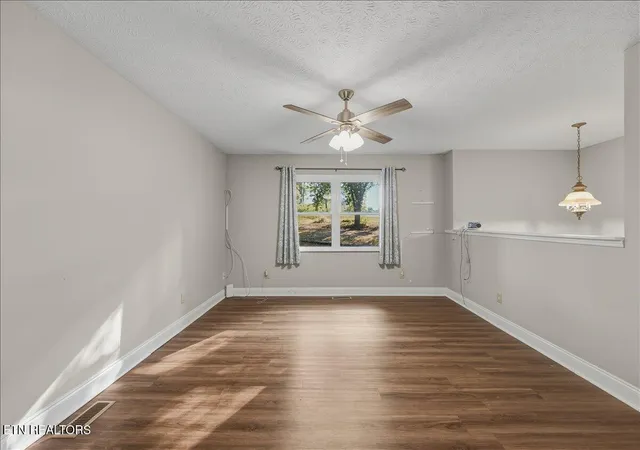 Photo 3 of Sale Pending at 6901 Howard School Rd, Maryville, TN 37801 | MLS# 1355621 | Listing updated on 2026-09-18