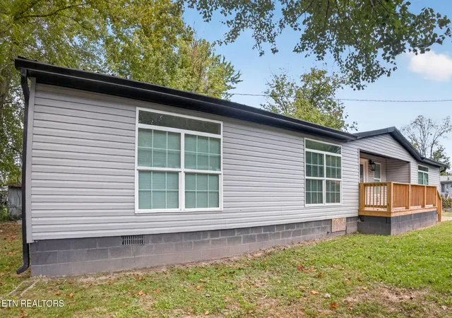 Photo 3 of Single family home for sale at 810 1/2 Rochester Ave, Middlesboro, KY 40965 | MLS# 1355373 | Listing updated on 2026-10-01