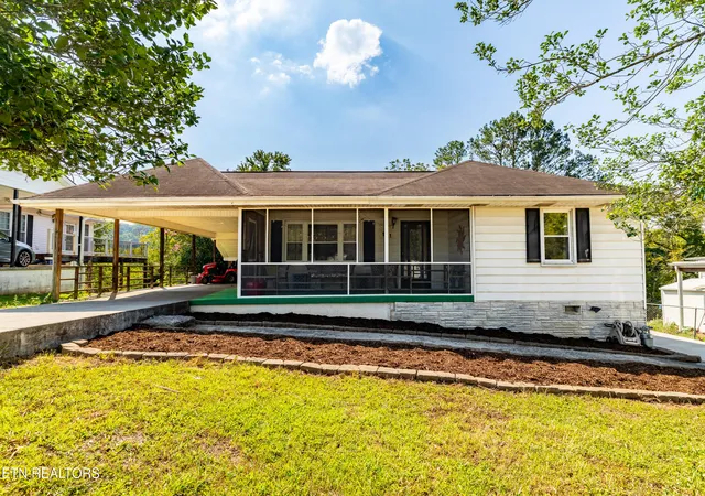 Photo 1 of Single family home for sale at 111 Sanford Ln, Oak Ridge, TN 37830 | MLS# 1355752 | Listing updated on 2026-09-17