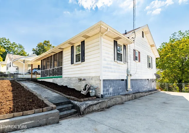 Photo 3 of Single family home for sale at 111 Sanford Ln, Oak Ridge, TN 37830 | MLS# 1355752 | Listing updated on 2026-09-17