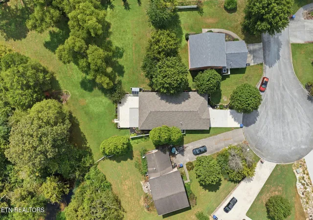 Photo 3 of Single family home for sale at 216 Sweet Gum Ln, Oak Ridge, TN 37830 | MLS# 1355370 | Listing updated on 2026-09-28