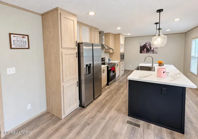 Photo 3 of Sale Pending at 405 W 10th Avenue, Lenoir City, TN 37771 | MLS# 1355776 | Listing updated on 2026-09-24