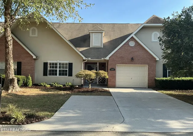 Photo 1 of Single family home for sale at 2828 Knob Crk Ln, Knoxville, TN 37912 | MLS# 1355916 | Listing updated on 2026-10-31