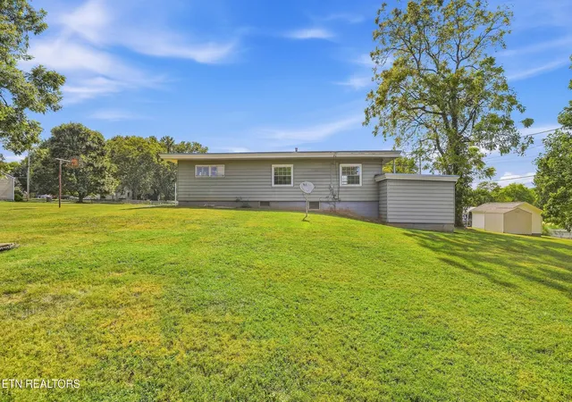 Photo 2 of Single family home for sale at 516 Dunn Ave, Maryville, TN 37804 | MLS# 1355727 | Listing updated on 2026-09-16