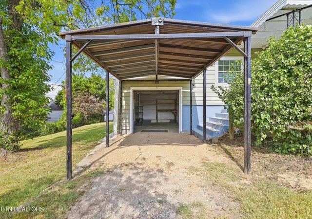 Photo 4 of Single family home for sale at 516 Dunn Ave, Maryville, TN 37804 | MLS# 1355727 | Listing updated on 2026-09-16