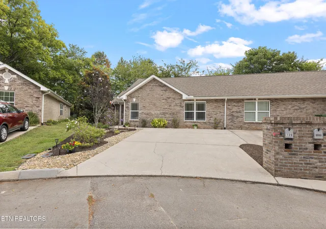 Photo 2 of Sale Pending at 120 Dockery, Maryville, TN 37804 | MLS# 1355887 | Listing updated on 2026-09-24