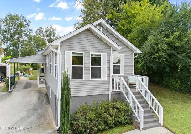 Photo 1 of Sale Pending at 176 E Edison St, Alcoa, TN 37701 | MLS# 1355617 | Listing updated on 2026-10-29