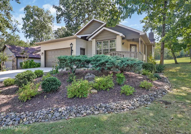 Photo 2 of Sale Pending at 110 Fairway Dr, Crossville, TN 38558 | MLS# 1355544 | Listing updated on 2026-09-18