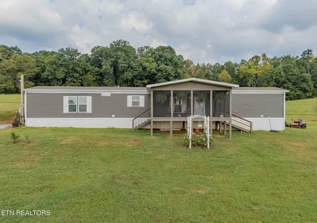 Single family home for sale at 3833 Strong Rd, Mascot, TN 37806 | MLS# 1355537