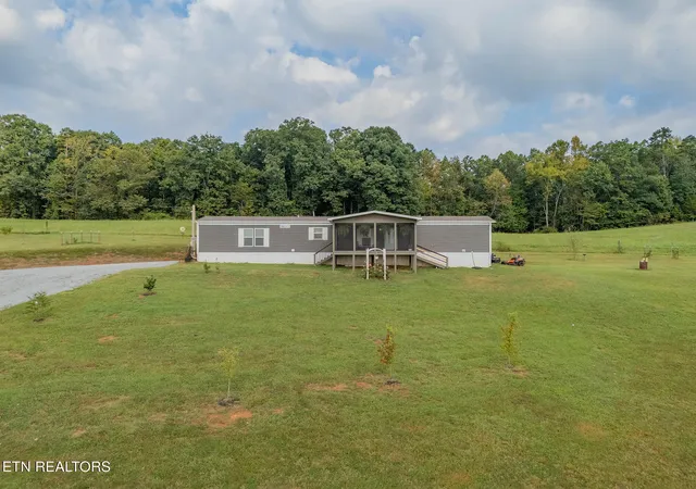 Photo 2 of Single family home for sale at 3833 Strong Rd, Mascot, TN 37806 | MLS# 1355537 | Listing updated on 2026-10-21