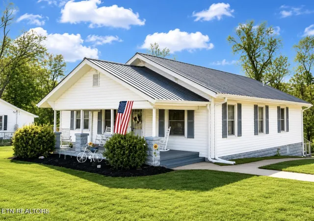 Photo 3 of Sale Pending at 5012 Strawberry Plains Pike, Knoxville, TN 37914 | MLS# 1355476 | Listing updated on 2026-09-21