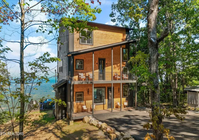 Photo 1 of Sale Pending at 3297 Duncan Springs Rd, Sevierville, TN 37876 | MLS# 1355438 | Listing updated on 2026-10-31