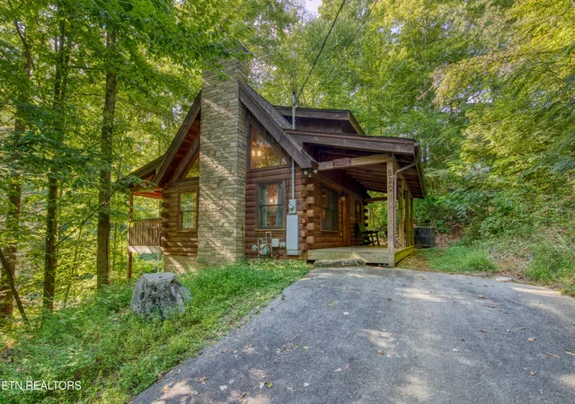 Photo 1 of Single family home for sale at 520 Ogle Dr, Pigeon Forge, TN 37863 | MLS# 1355474 | Listing updated on 2026-09-14