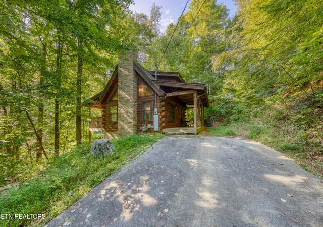 Photo 2 of Single family home for sale at 520 Ogle Dr, Pigeon Forge, TN 37863 | MLS# 1355474 | Listing updated on 2026-09-14