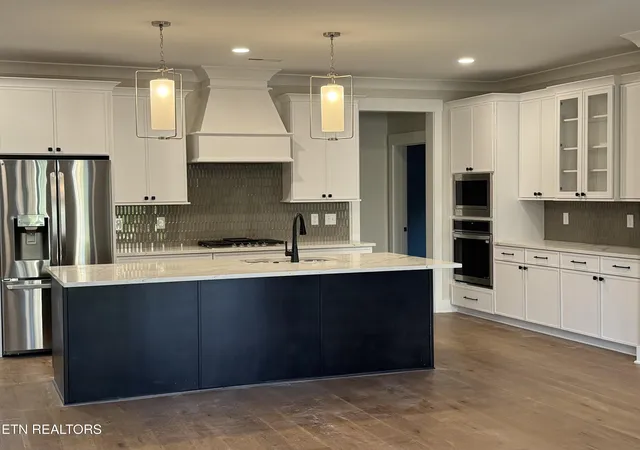 Photo 3 of Single family home for sale at 77 Royal Troon Cir, Oak Ridge, TN 37830 | MLS# 1355746 | Listing updated on 2026-09-17