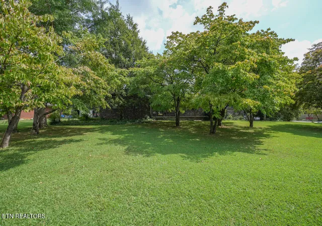 Photo 2 of Sale Pending at 853 W Cunningham St, Alcoa, TN 37701 | MLS# 1355703 | Listing updated on 2026-09-25