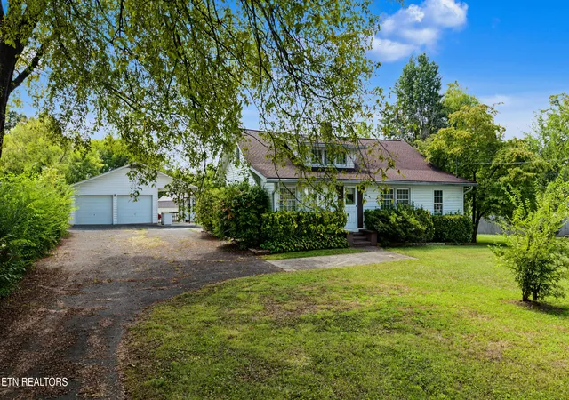 Photo 2 of Single family home for sale at 2330 Sevierville Rd, Maryville, TN 37804 | MLS# 1355840 | Listing updated on 2026-09-25