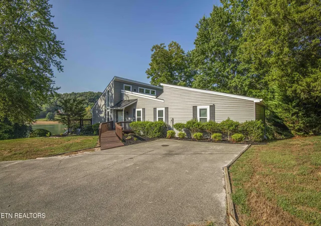 Photo 2 of Single family home for sale at 2255 Peninsula Dr, Jefferson City, TN 37760 | MLS# 1356207 | Listing updated on 2026-09-21