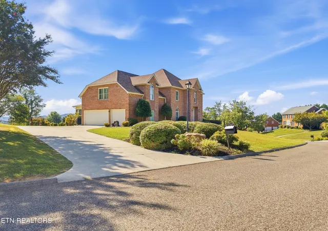 Photo 3 of Sale Pending at 7712 La Barrington Blvd, Powell, TN 37849 | MLS# 1356626 | Listing updated on 2026-09-30