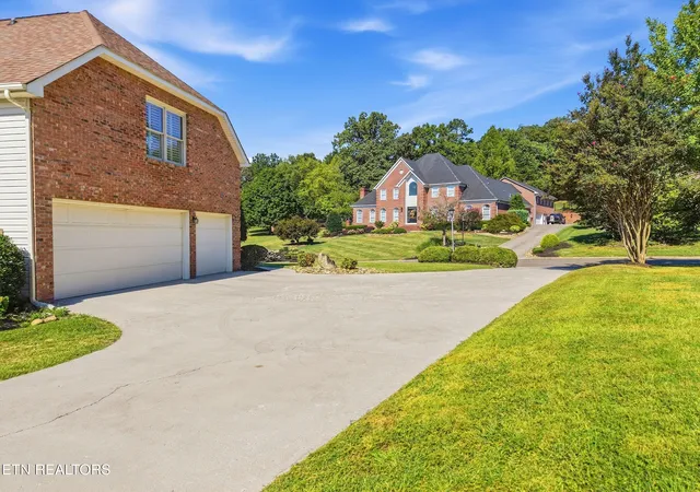 Photo 4 of Sale Pending at 7712 La Barrington Blvd, Powell, TN 37849 | MLS# 1356626 | Listing updated on 2026-09-30