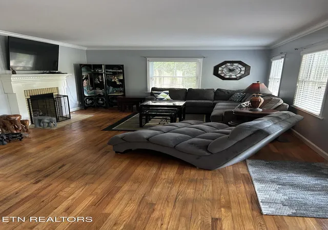 Photo 3 of Sale Pending at 3345 Kenilworth Ln, Knoxville, TN 37917 | MLS# 1355500 | Listing updated on 2026-10-17