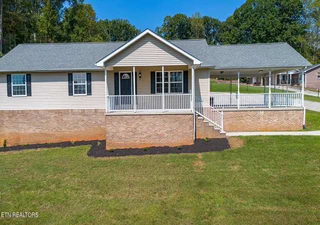 Photo 1 of Single family home for sale at 251 Woodland Dr, Harriman, TN 37748 | MLS# 1355929 | Listing updated on 2026-10-09